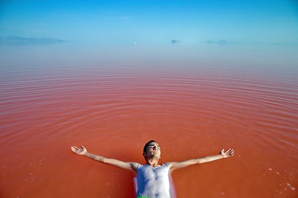 Le lac rose d'Ourmia en Iran - Sputnik Afrique