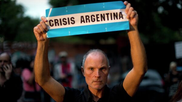 Un manifestaqnt argentin - Sputnik Afrique