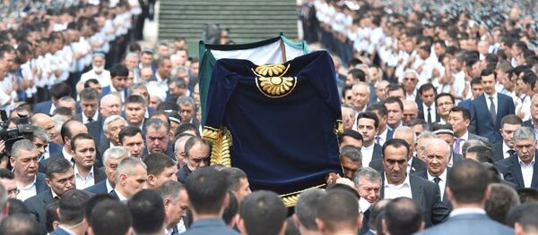 People carry a coffin during a mourning ceremony following the death of Uzbek President Islam Karimov, in Registan Square in Samarkand, Uzbekistan, September 3, 2016. People carry a coffin during a mourning ceremony following the death of Uzbek President Islam Karimov, in Registan Square in Samarkand, Uzbekistan, September 3, 2016. - Sputnik Afrique