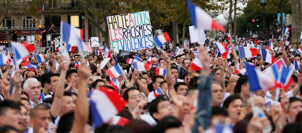 A demonstrator holds a sign at a rally of the Chinese community to raise awareness about recent racists attacks in - Sputnik Afrique