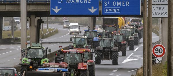 deux cortèges de routiers - Sputnik Afrique