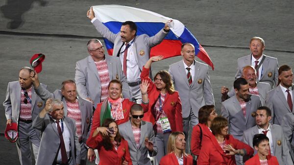 Ils l’ont fait: les paralympiens biélorusses brandissent le drapeau russe à Rio - Sputnik Afrique