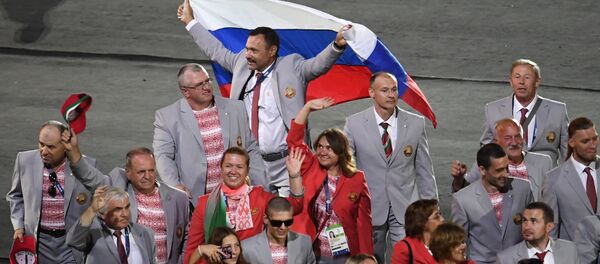 Ils l’ont fait: les paralympiens biélorusses brandissent le drapeau russe à Rio - Sputnik Afrique