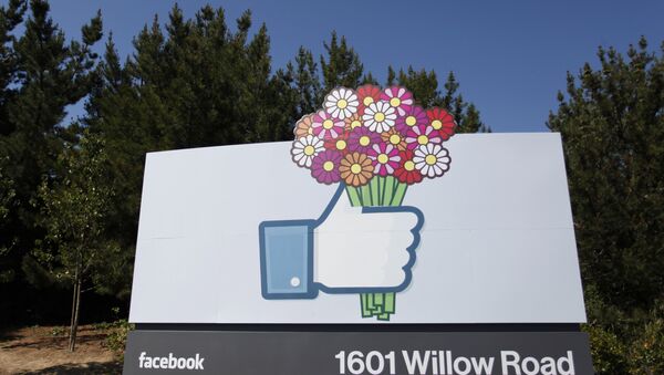 A Facebook like button logo with flowers is seen at the entrance of the Facebook headquarters in Menlo Park, California, on May 11, 2012. - Sputnik Afrique