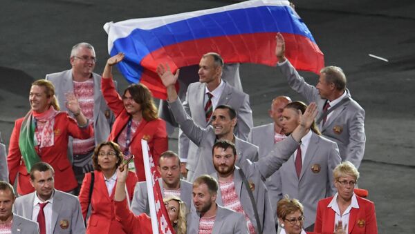 Drapeau russe à l'ouverture des Jeux d'été paralympiques XIV de 2016 à Rio de Janeiro - Sputnik Afrique