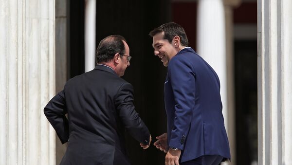Greek Prime Minister Alexis Tsipras welcomes French President Francois Hollande for a summit of southern European states at Zappeion Hall in Athens, Greece, September 9, 2016. - Sputnik Afrique