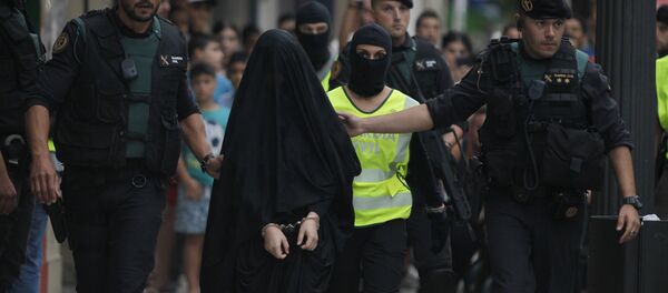 Une femme soupçonnée d'avoir recruté des terroristes en Espagne - Sputnik Afrique