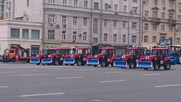 Défilé des véhicules municipaux à Moscou - Sputnik Afrique