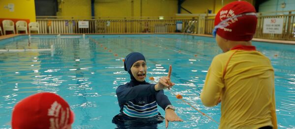 L’interdiction du burkini dans les piscines d’une ville allemande suspendue par des juges - Sputnik Afrique