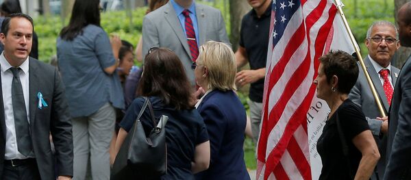 e candidat à la présidentielle Hillary Clinton à New York le 11 Septembre, 2016, après avoir quitté les cérémonies commémorant le 15e anniversaire des attentats du 11 septembre en se sentant surchauffée - Sputnik Afrique
