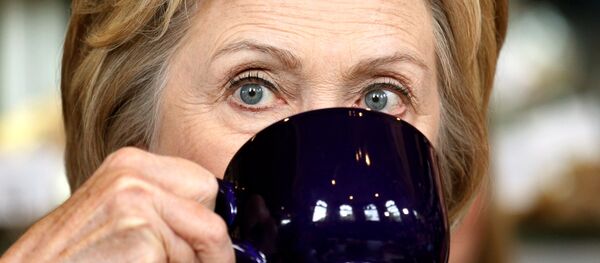 La doublure d'Hillary Clinton plus à l’aise que sa version originale ? La doublure d'Hillary Clinton plus à l’aise que sa version originale ? - Sputnik Afrique