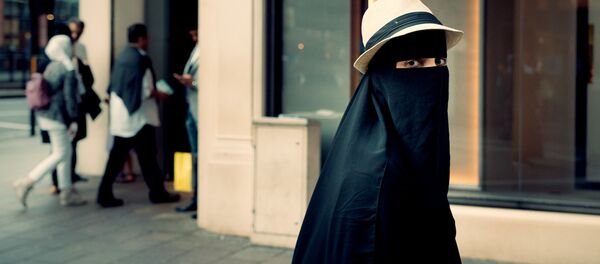 Una mujer en niqab - Sputnik Afrique
