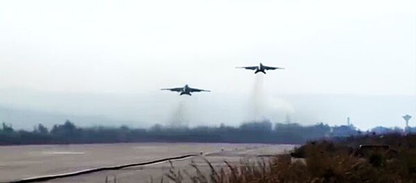 Las tripulaciones de los bombarderos Su-25 de la Fuerza Aeroespacial rusa y los cazas MiG-29 de la Fuerza Aérea de la República Árabe Siria - Sputnik Afrique