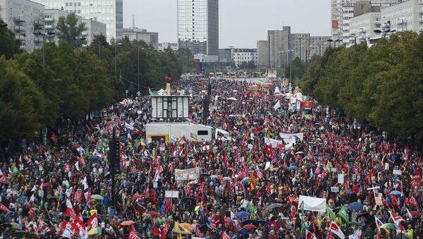 La manifestation contre le TTIP en Allemagne ressemblent 100 000 personnes - Sputnik Afrique
