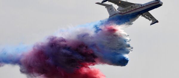 Un bombardier d'eau Be-200 Un bombardier d'eau Be-200 - Sputnik Afrique