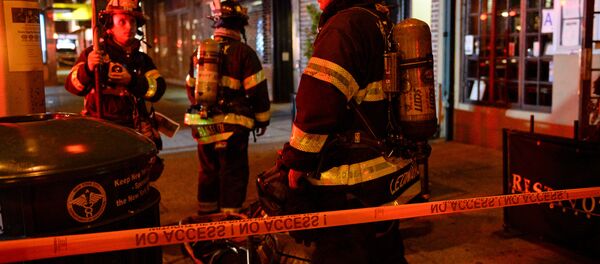 Des pompiers sur le site de l'explosion dans le quartier de Chelsea à Manhattan - Sputnik Afrique