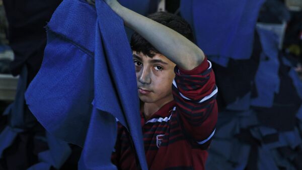 In this Thursday, June 2, 2016 photo, Mohammed, a Syrian refugee child works at a clothing workshop in Gaziantep, southeastern Turkey - Sputnik Afrique