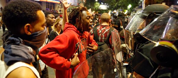 Chaos en Caroline du Nord: l’état d’urgence est décrété - Sputnik Afrique