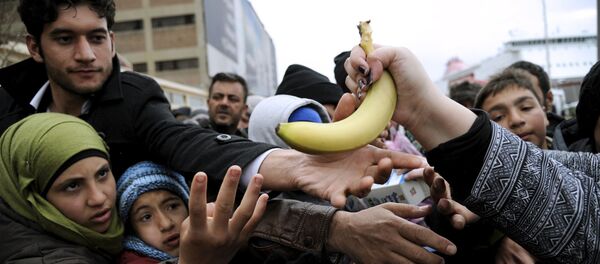 Distribution de norriture dans un camp de réfugiés - Sputnik Afrique