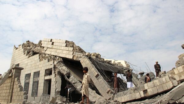 Une école détruite par l'aviation de la coalition arabe au Yémen (14 septembre 2016) - Sputnik Afrique