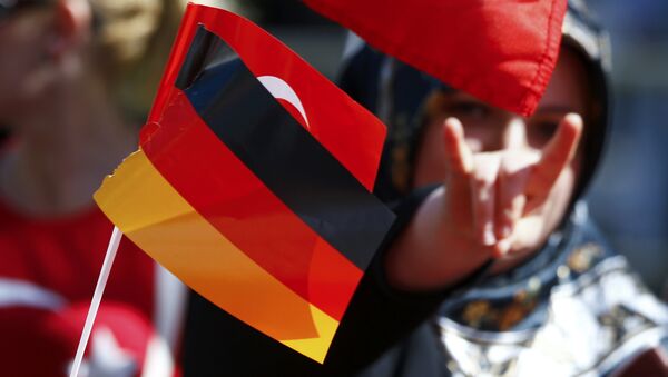 Nationalflaggen der Türkei und Deutschlands in Berlin - Sputnik Afrique