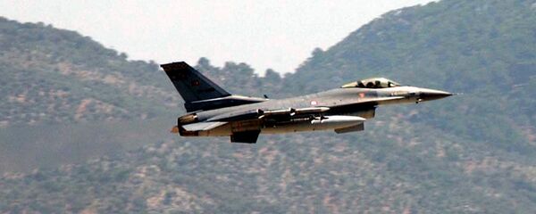 A Turkish Air Force F-16 fighter jet - Sputnik Afrique