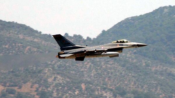 A Turkish Air Force F-16 fighter jet - Sputnik Afrique