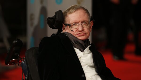 British scientist Stephen Hawking arrives for the BAFTA British Academy Film Awards at the Royal Opera House in London on February 8, 2015. - Sputnik Afrique