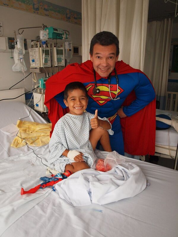 Sergio Gallegos Castorena, médecin et super-héros Sergio Gallegos Castorena, médecin et super-héros - Sputnik Afrique