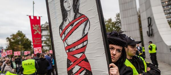 Des Polonaises dans la rue contre l'interdiction quasi-totale de l'IVG - Sputnik Afrique