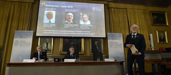 Le Nobel de physique à trois Britanniques pour leurs recherches sur la matière - Sputnik Afrique