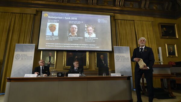 Le Nobel de physique à trois Britanniques pour leurs recherches sur la matière - Sputnik Afrique