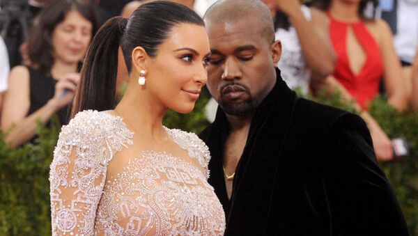 Kim Kardashian et son époux Kanye West - Sputnik Afrique