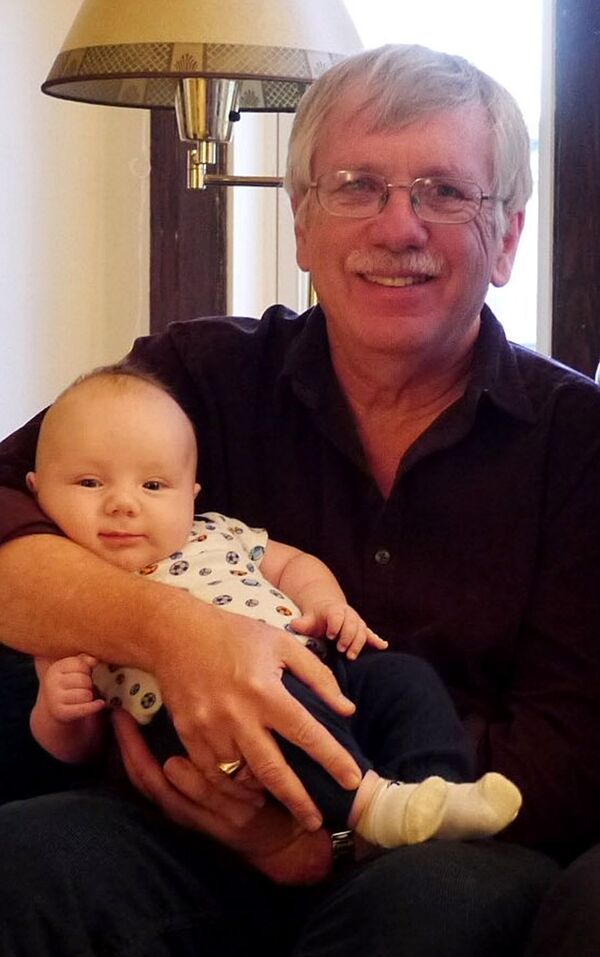 Harold et son petit fils, Henry  - Sputnik Afrique