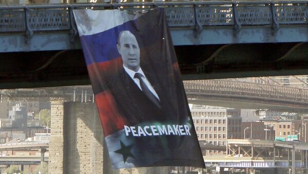 Une bannière avec «Poutine pacificateur» agite New York - Sputnik Afrique