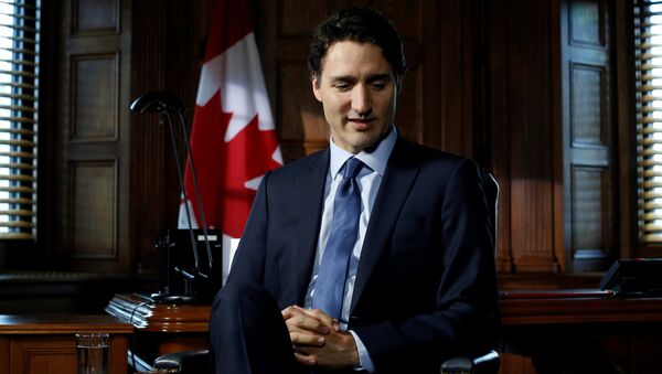 Canada's Prime Minister Justin Trudeau pauses before the start of an interview with Reuters on Parliament Hill in Ottawa, Ontario, Canada, May 19, 2016. - Sputnik Afrique
