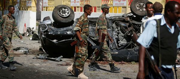 Вооруженные силы Сомали на месте атаки ресторана боевиками Аш-Шабааб в Могадишо - Sputnik Afrique