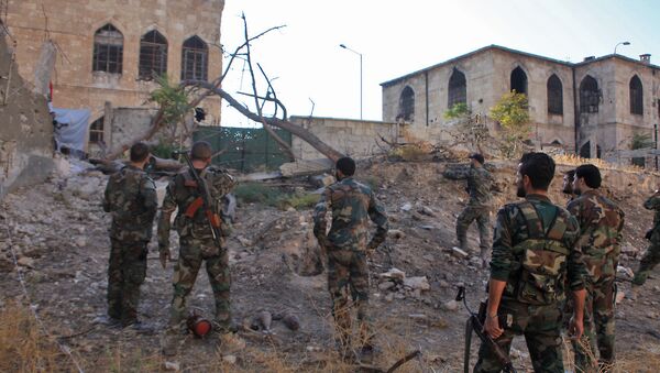 Les militaires syriens s'approchent du quartier Bustan al-Basha à Alep - Sputnik Afrique