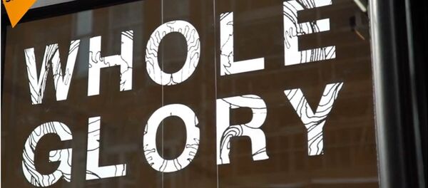 Un célèbre tatoueur offre gratuitement des tatouages. Où est l'arnaque? - Sputnik Afrique