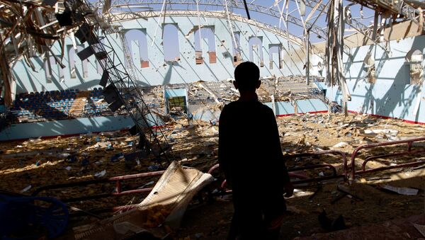A Yemeni boy inspect the damage at a sports hall that was partially destroyed by Saudi-led air strikes in the Yemeni capital Sanaa on January 19, 2016. - Sputnik Afrique