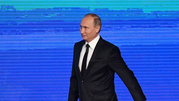 Президент РФ В. Путин принял участие в инвестиционном форуме ВТБ Капитал Россия зовет! - Sputnik Afrique