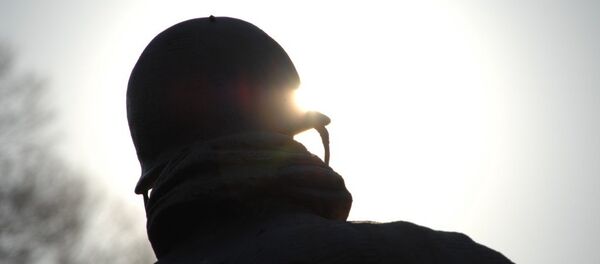 Un homme dans un casque - Sputnik Afrique