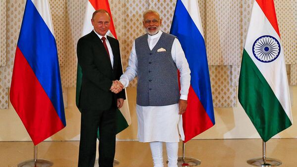 Le président russe Valdimir Poutine et le premier ministre indien Narendra Modi en marge du sommet de BRICS à Goa, Inde - Sputnik Afrique