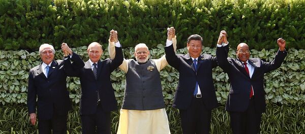L-R) Brazil's President Michel Temer, Russian President Vladimir Putin, Indian Prime Minister Narendra Modi, Chinese President Xi Jinping and South African President Jacob Zuma pose for a group picture during BRICS (Brazil, Russia, India, China and South Africa) Summit in Benaulim, in the western state of Goa, India, October 16, 2016. - Sputnik Afrique