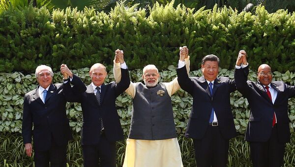 L-R) Brazil's President Michel Temer, Russian President Vladimir Putin, Indian Prime Minister Narendra Modi, Chinese President Xi Jinping and South African President Jacob Zuma pose for a group picture during BRICS (Brazil, Russia, India, China and South Africa) Summit in Benaulim, in the western state of Goa, India, October 16, 2016. - Sputnik Afrique