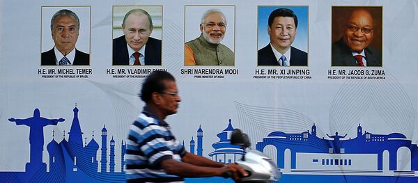 A man rides past a billboard near one of the venues of BRICS (Brazil, Russia, India, China and South Africa) Summit in Benaulim, in the western state of Goa, India October 14, 2016. - Sputnik Afrique