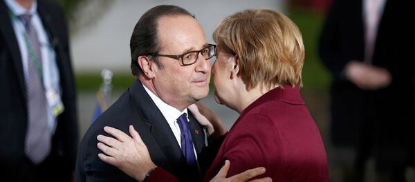 German Chancellor Angela Merkel welcomes French President Francois Hollande for talks on a stalled peace plan for eastern Ukraine at the chancellery in Berlin, Germany, October 19, 2016. German Chancellor Angela Merkel welcomes French President Francois Hollande for talks on a stalled peace plan for eastern Ukraine at the chancellery in Berlin, Germany, October 19, 2016. - Sputnik Afrique