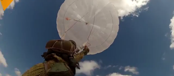 Des parachutistes russes et égyptiens ont sauté pour la 1ere fois conjointement en Afrique - Sputnik Afrique