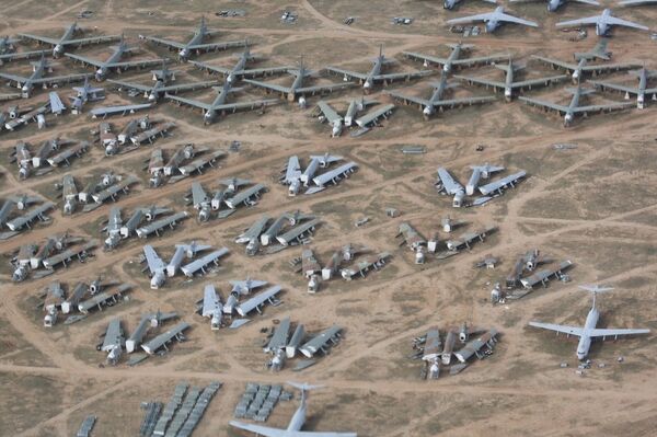 Le cimetière d'avions de la base aérienne de Davis-Monthan dans l'Arizona Le cimetière d'avions de la base aérienne de Davis-Monthan dans l'Arizona - Sputnik Afrique