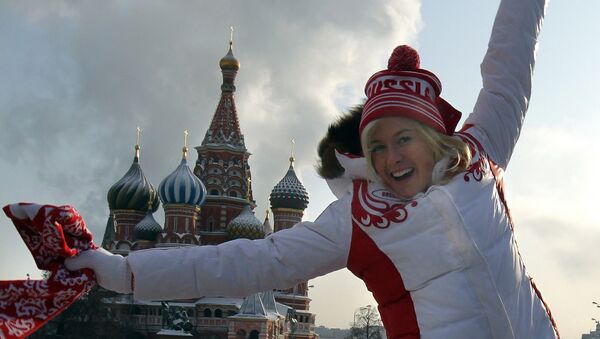 Russia's Maria Sharapova poses for photographers at the Red square in Moscow on February 3, 2012, one the eve of a Fed Cup tennis quarterfinal match against team Spain. - Sputnik Afrique